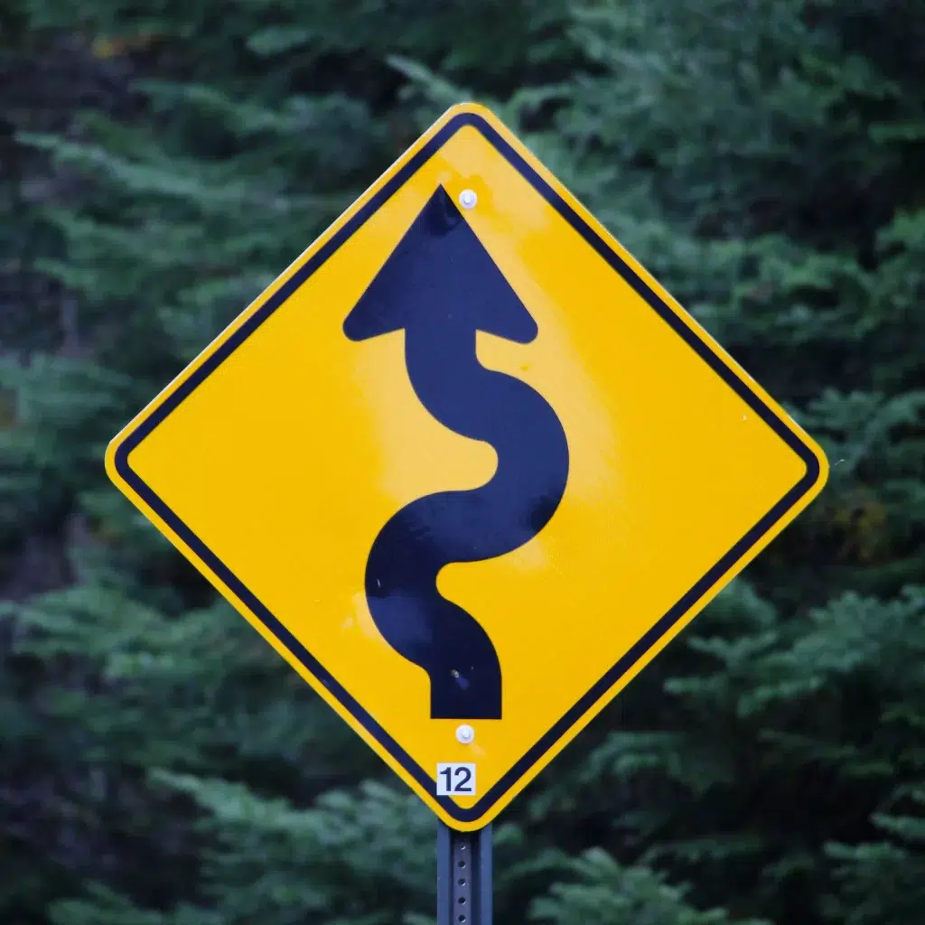 A zigzag arrow sign.