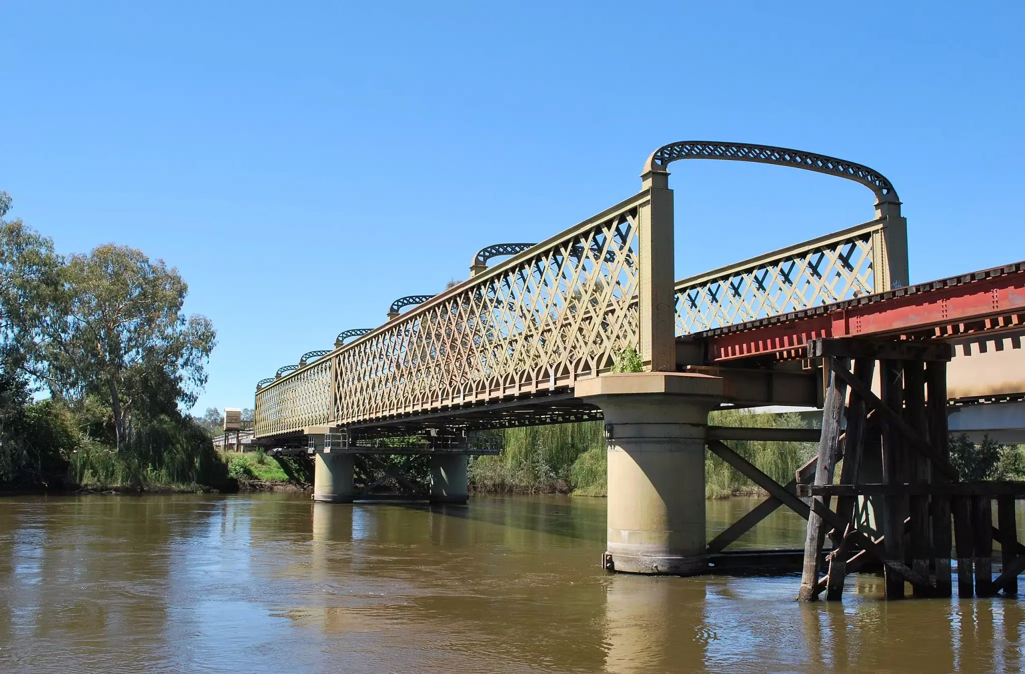 Murray River railway bridge in Albury-Wodonga.