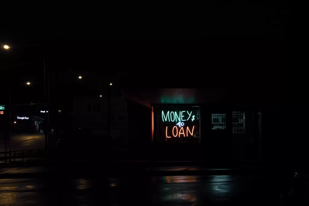 Money to loan neon sign in the night.