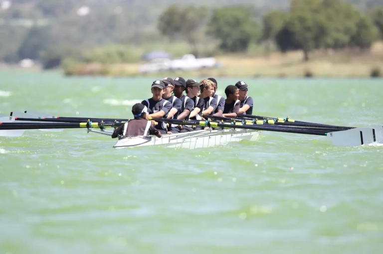 People riding a boat representing trustees in SMSF.