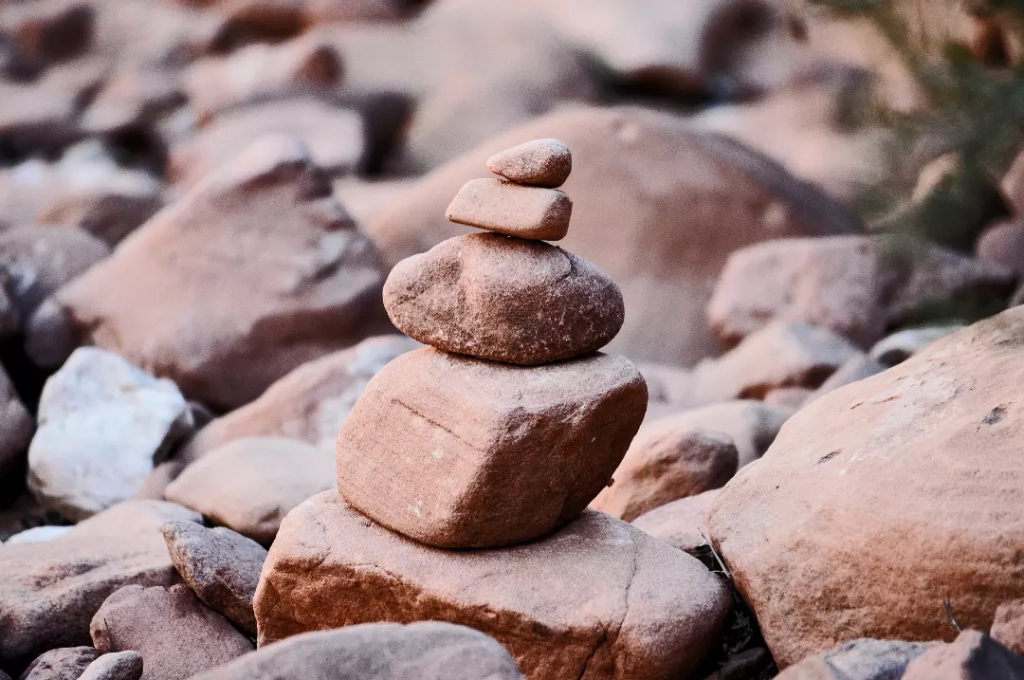 Piled stones as a symbol of building wealth.