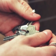 A person holding keys.