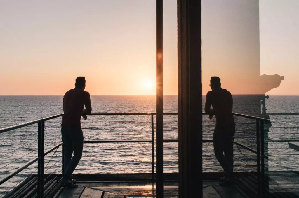 Silhouette of a man looking at the sea.