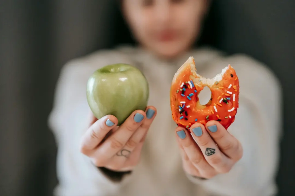 Choosing between apple and donut.